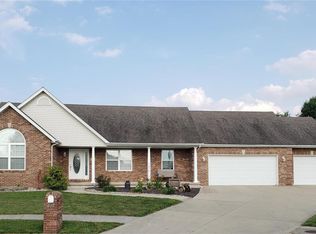 15 Vineyard Ct, Highland, IL 62249