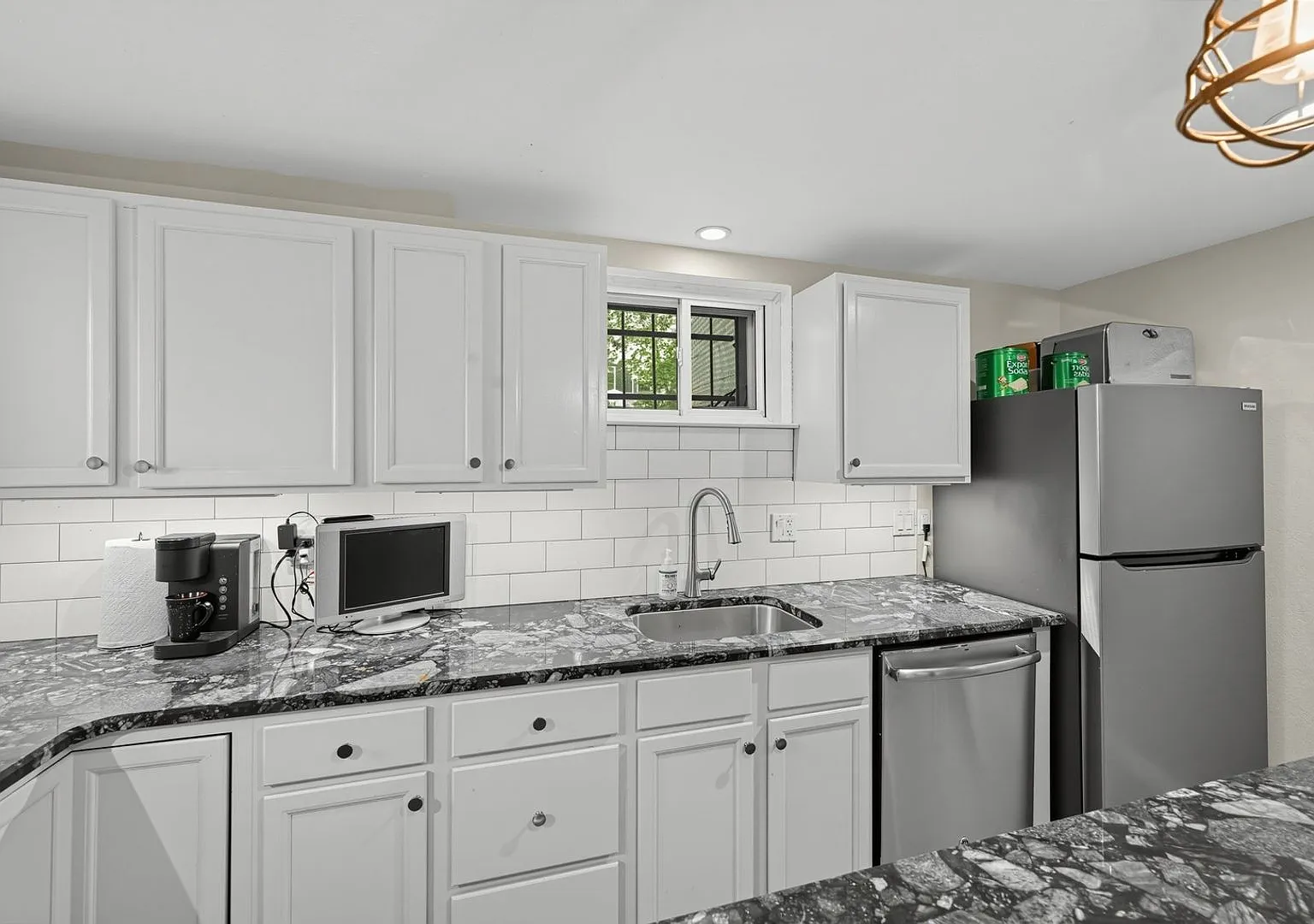 Renovated 2BR/2BA by Cheesman Park | Parking + Heat Included — Photo 4