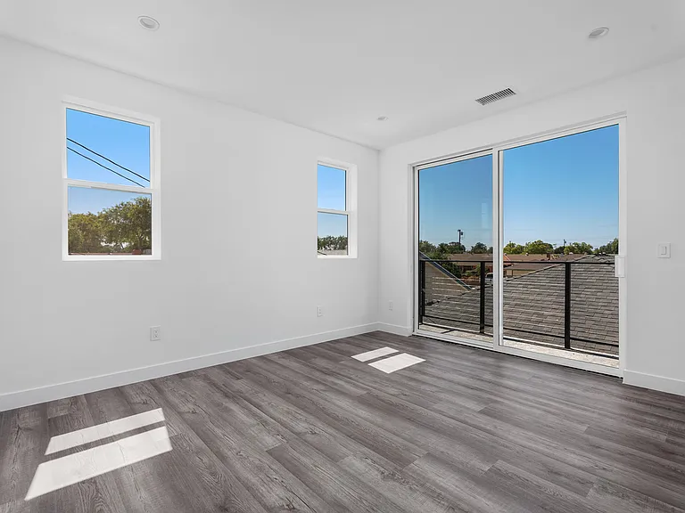 1325 W Ash Ave #B — Photo 13