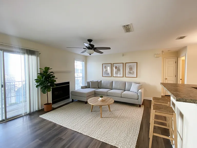 635 Granville Ct #635 — Photo 13