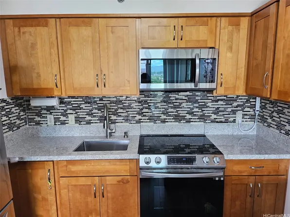 94-979 Kauolu Pl APT 1002, Waipahu, HI 96797