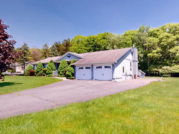 139 Fairway Dr, Lords Valley, PA 18428