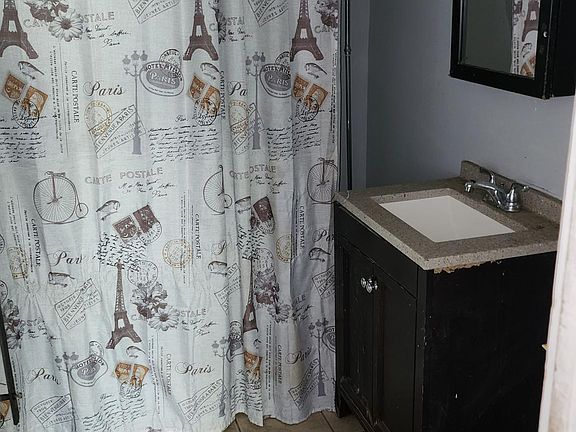 2nd image of 86 Main St #3