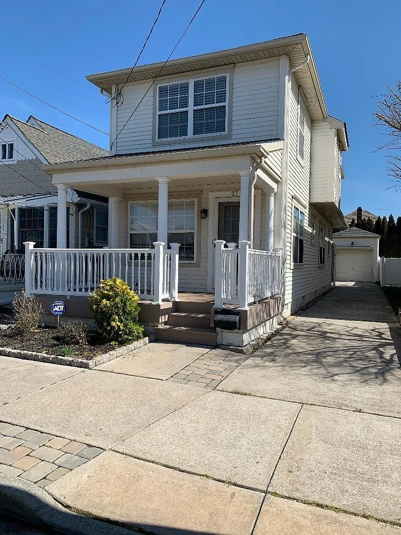 3 bed, 1.5 bath, $1,600 — Photo 1