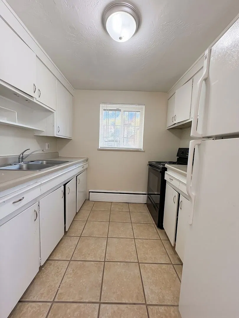 Efficient & Charming 1-Bedroom Unit in East Denver — Photo 1
