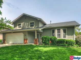 1114 Crest Cir, Papillion, NE 68046
