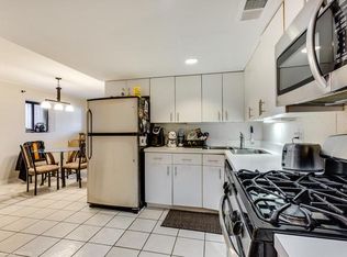 3737 N Pine Grove Ave, Chicago, IL 60613