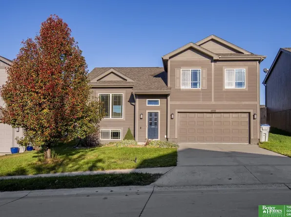 9154 Black St, Omaha, NE 68122