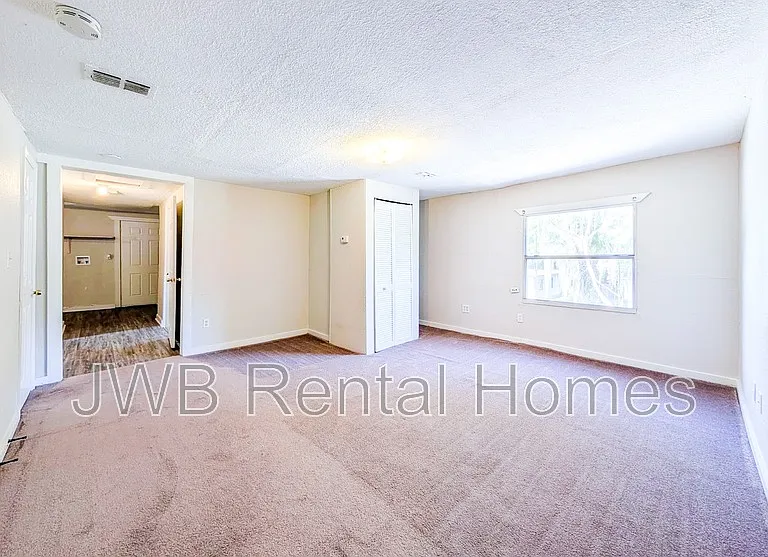 3933 Boulevard #2 — Photo 4