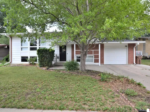 1310 Carlos Dr, Lincoln, NE 68505