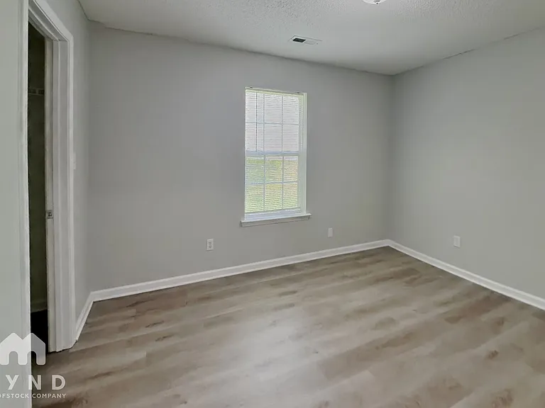 6902 Kentucky Derby Dr — Photo 16