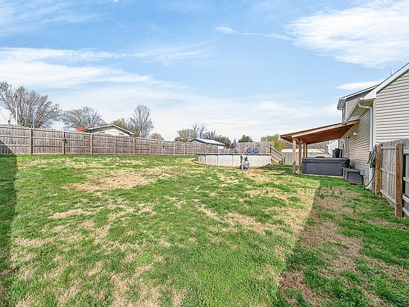 4th image of 225 Peach St