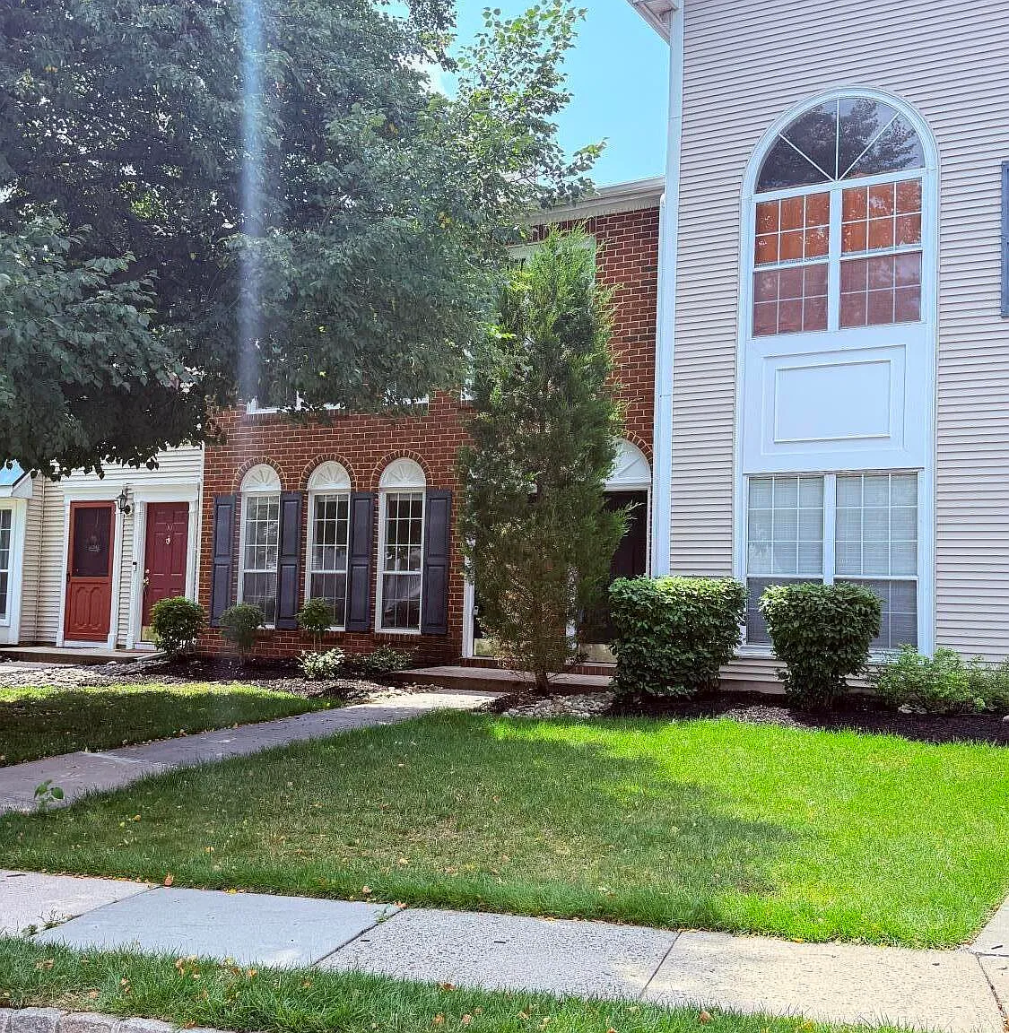 2 bed, 1311 sqft, $2,400 — Photo 2