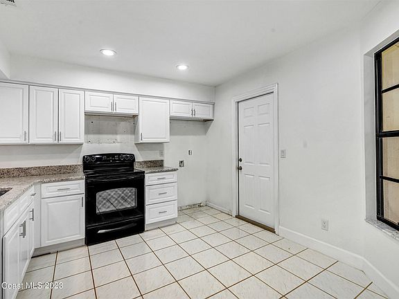 4th image of 2665 Park Place Blvd