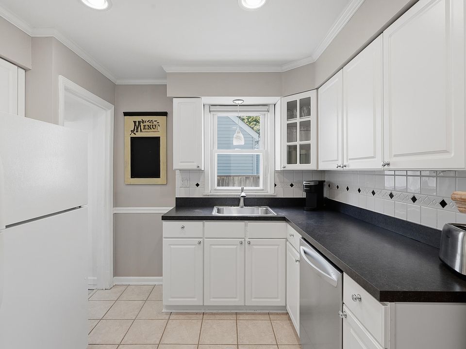 1875 Haynes St, photo 13