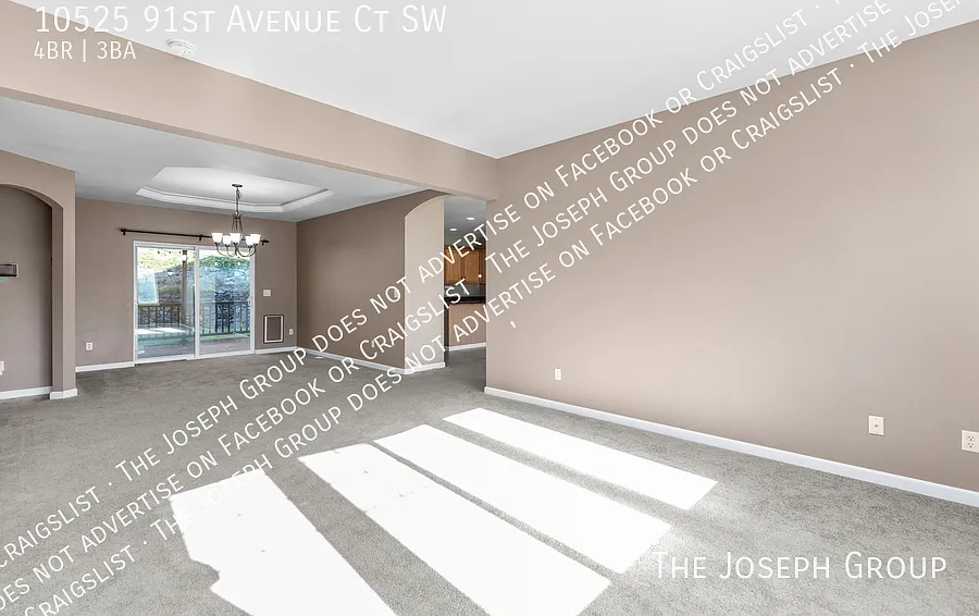 Spacious 4 bed/2.5 bath in Lakewood! — Photo 4