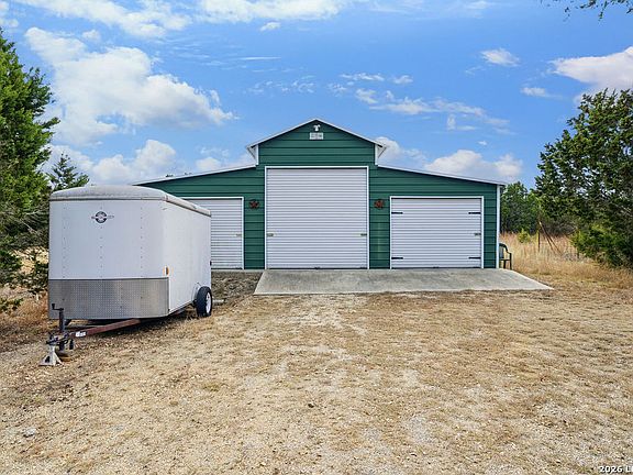 3rd image of 260 Dingley View