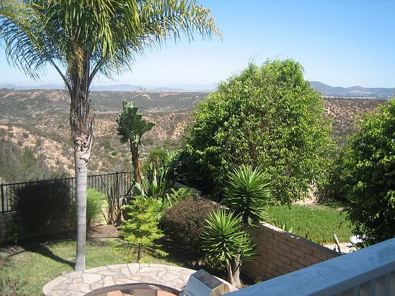 Gas grill and entertainment bar