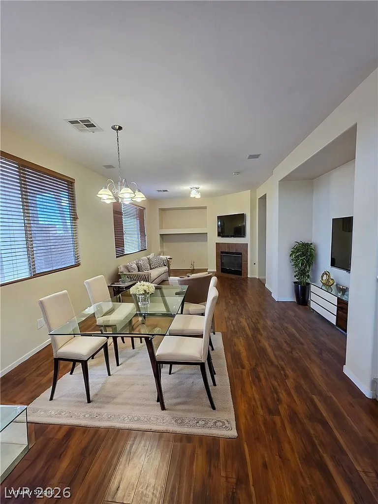 4 bed, 2.5 bath, 1708 sqft, $2,545 — Photo 2