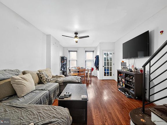 4th image of 905 Daly St