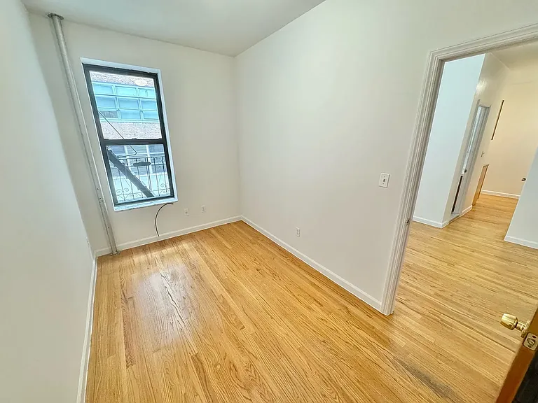 352 W 15th St #402 — Photo 5