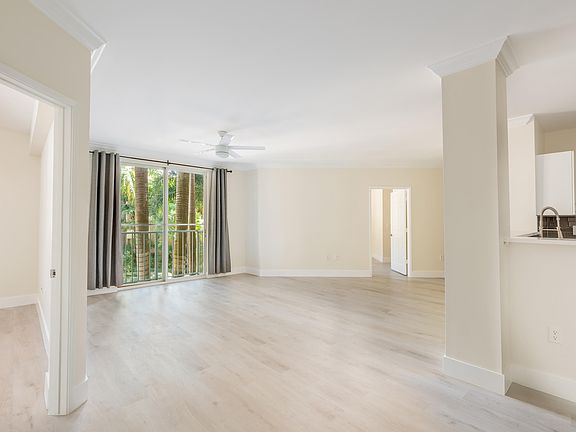 3rd image of 630 S Sapodilla Ave APT 206
