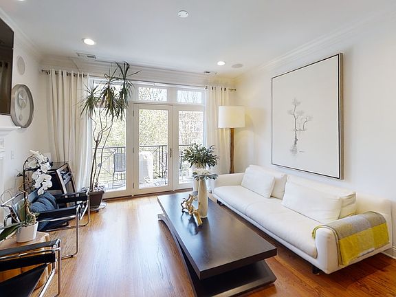 3rd image of 5018 N Kenmore Ave APT 3N