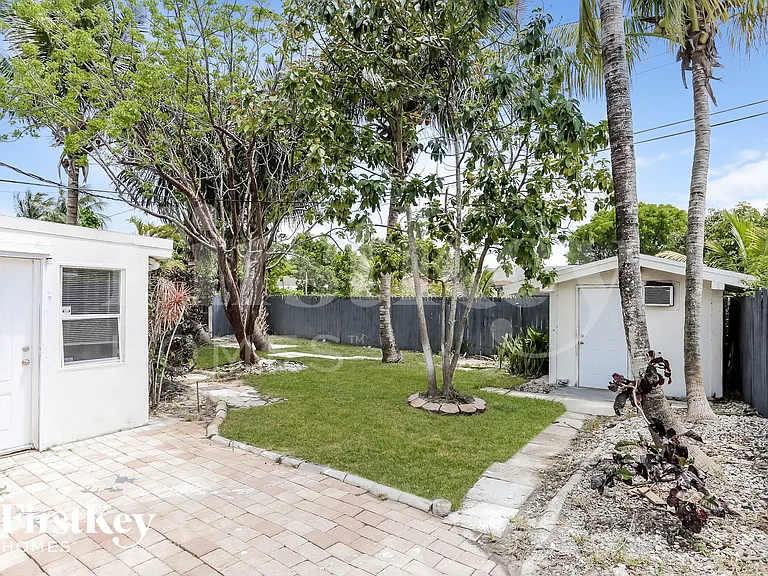 470 NW 41st St — Photo 14