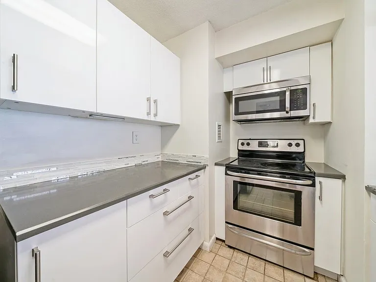 551 Observer Hwy #4C — Photo 2