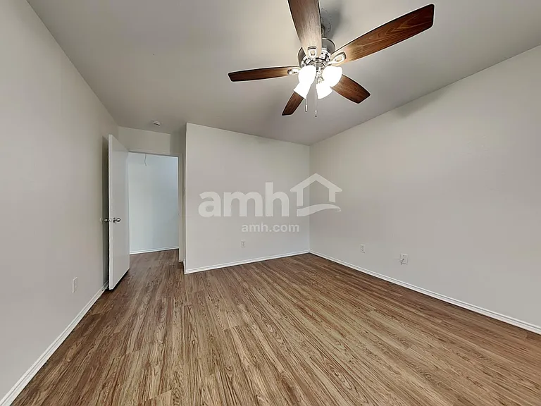 115 Windsor Dr — Photo 9