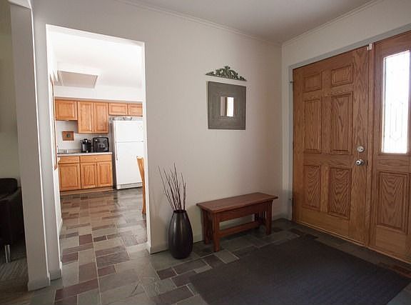 2nd image of 51 W Devon Ave