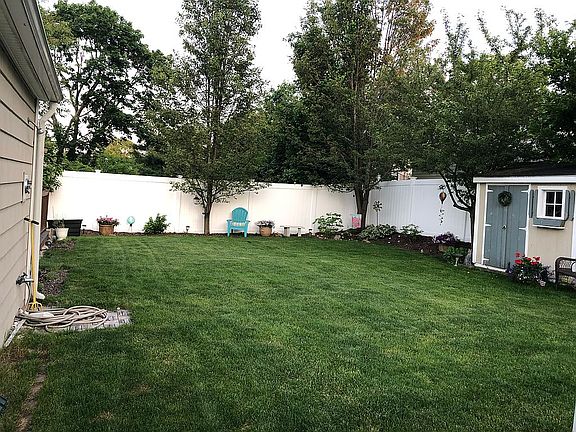 Fenced yard + pool w fence 