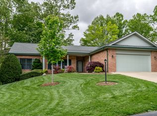 107 Fairway Knoll Dr, Hendersonville, NC 28739