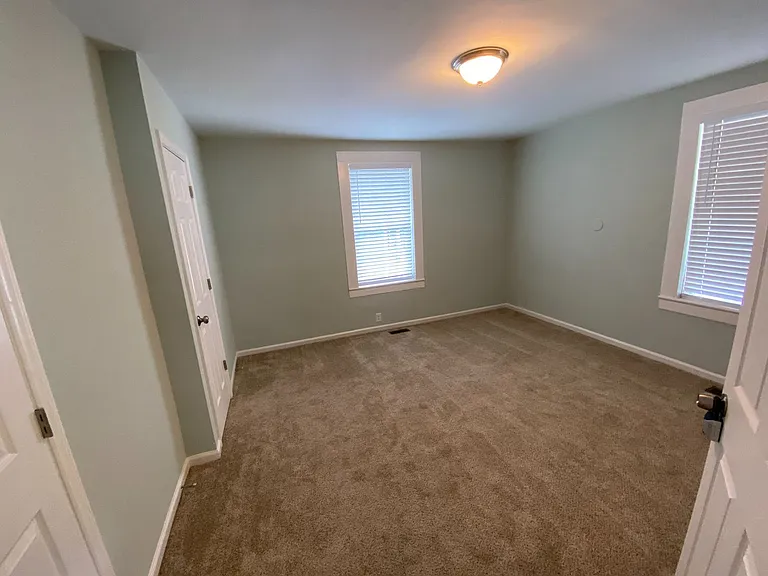 1104 Chester St — Photo 11