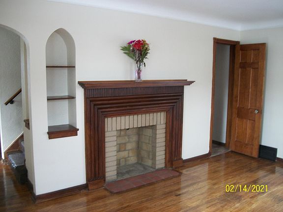 Beautiful fire place and mantel
