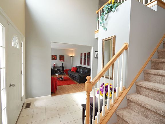 4th image of 135 Longton Pl