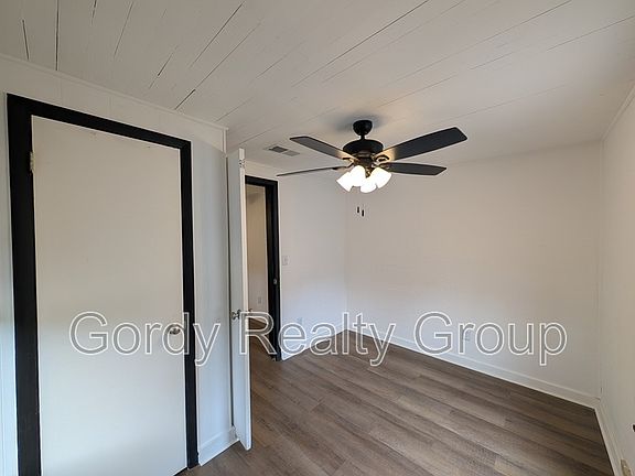 3rd image of 5168B Abel Ln