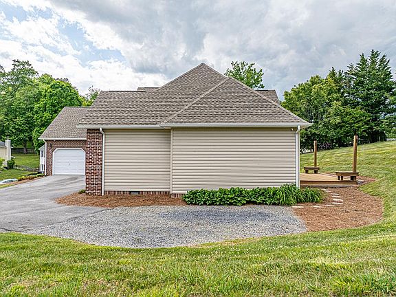3rd image of 16425 Fern Cir
