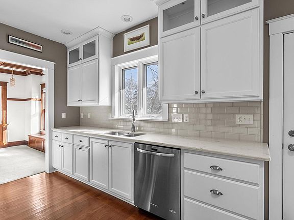 3rd image of 904 North 9th STREET