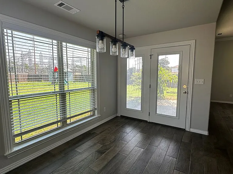 1505 Northridge Dr E — Photo 16