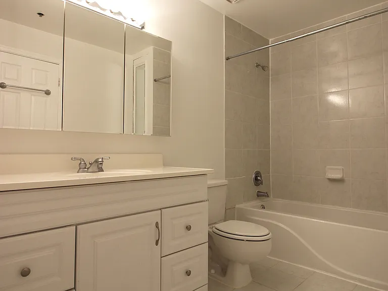 1100 Quaker Hill Dr #127 — Photo 18