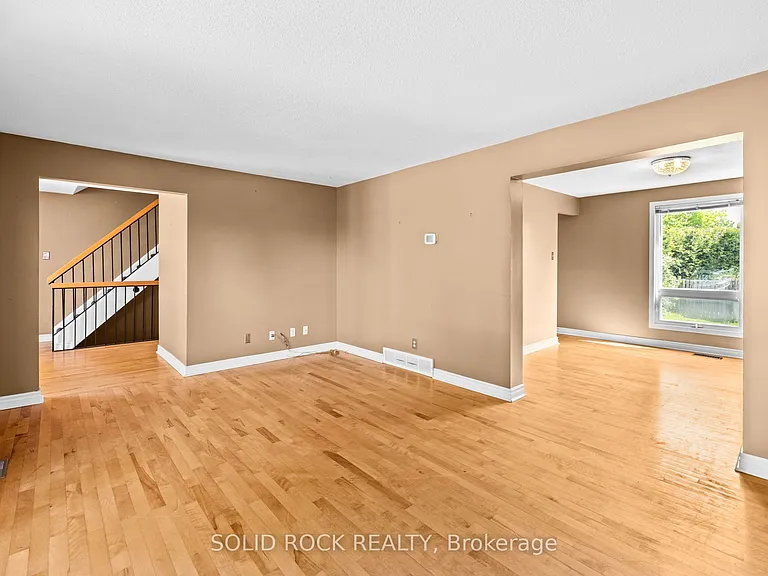 1631 Charbonneau St — Photo 9