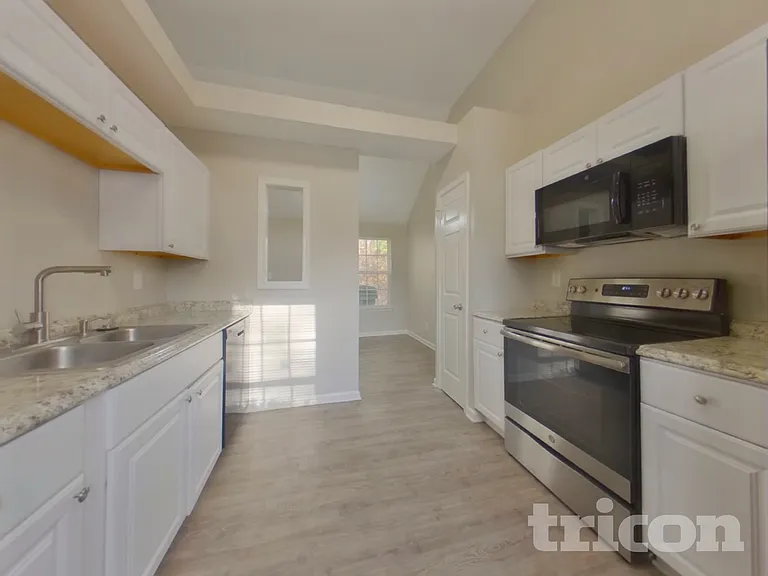 8820 Kismet Dr — Photo 7