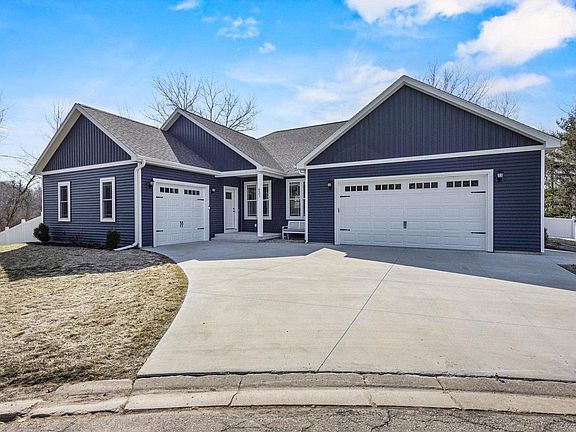 3rd image of 631 Fiddlehead Court