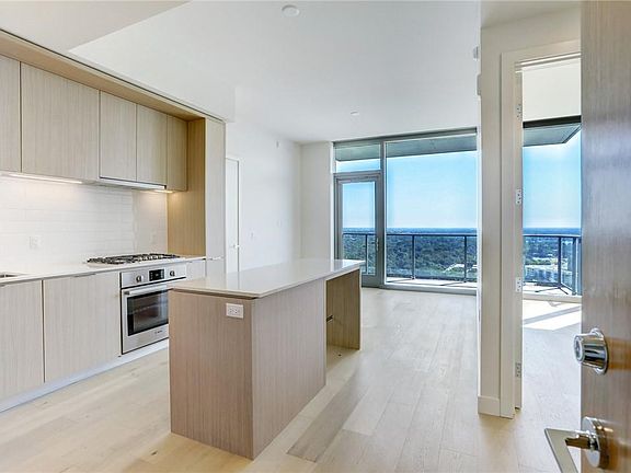 4th image of 44 East Ave #2408