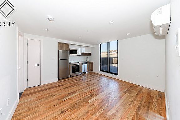 2nd image of 1603 Lincoln Pl #5D