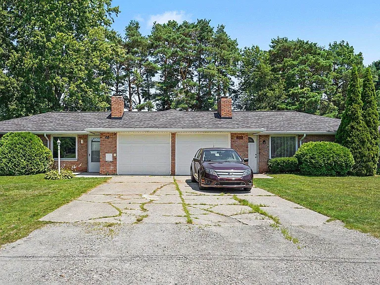 8978 Delwood Dr — Photo 2