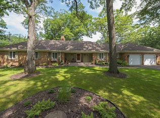 4 Sandpiper Ln, North Oaks, MN 55127