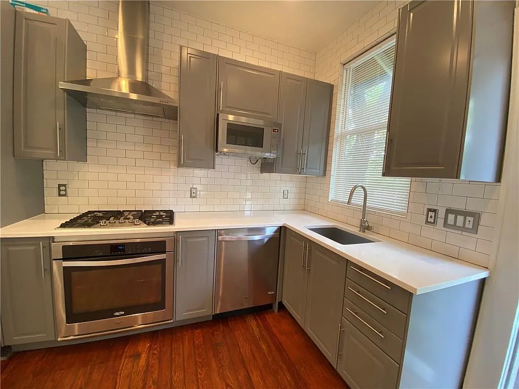3 bed, 1020 sqft, $3,995 — Photo 4