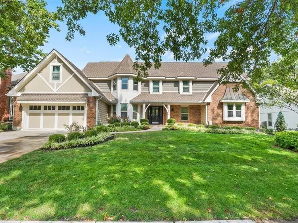 10025 Mackey Cir, Overland Park, KS 66212
